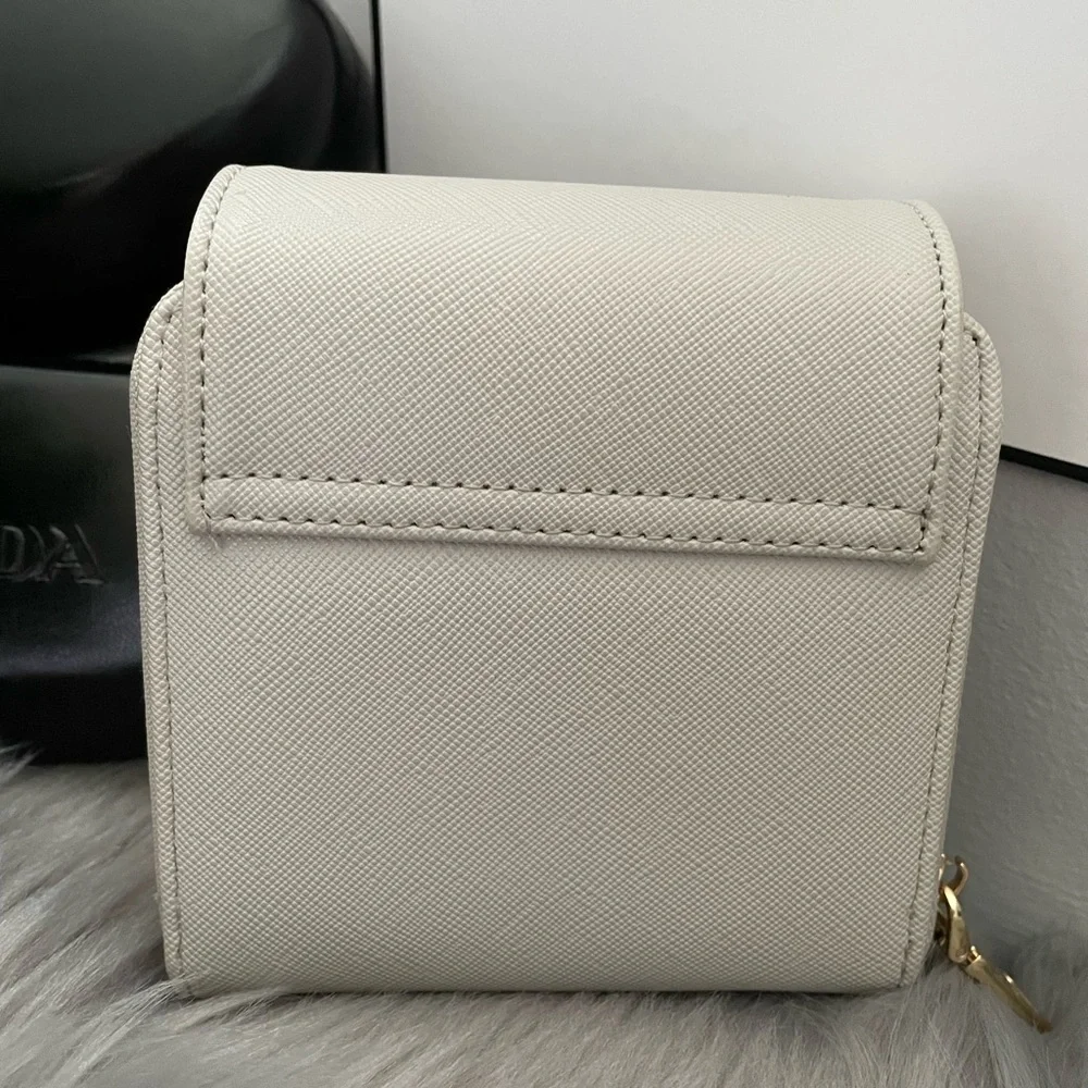 🎁GIFTED🎁✨Steve Madden Tri-Fold Wallet with Coin Zipper area ✨NEW - Picture 7 of 7